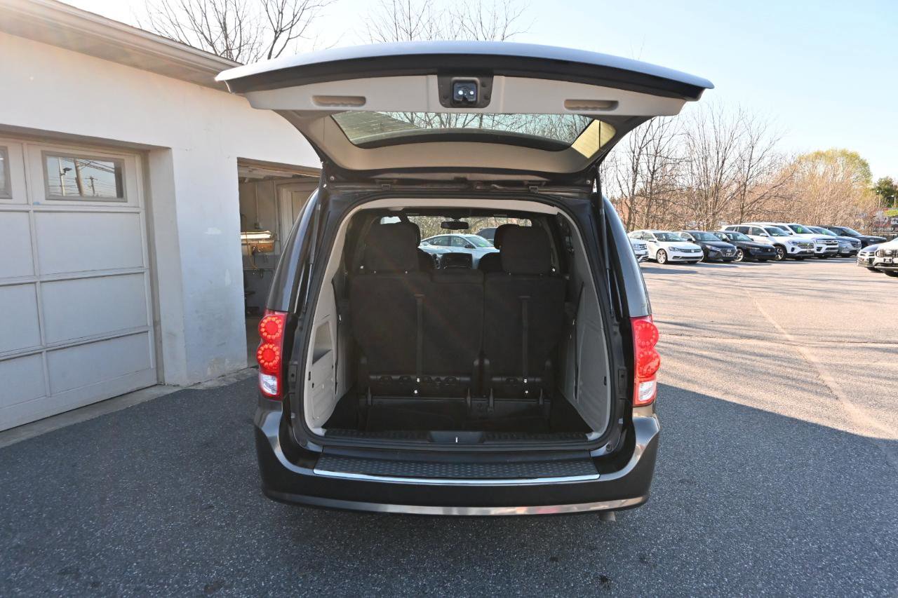 Used 2016 Dodge Grand Caravan SE image 18