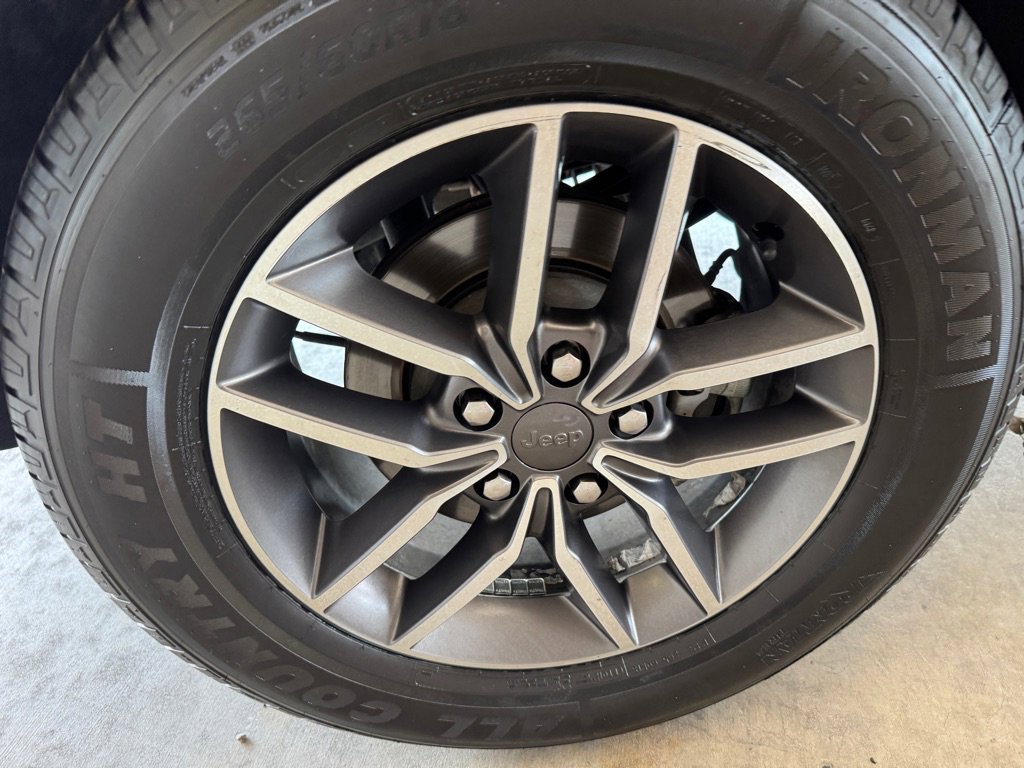 Used 2021 Jeep Grand Cherokee Limited w/ Luxury Group II image 46