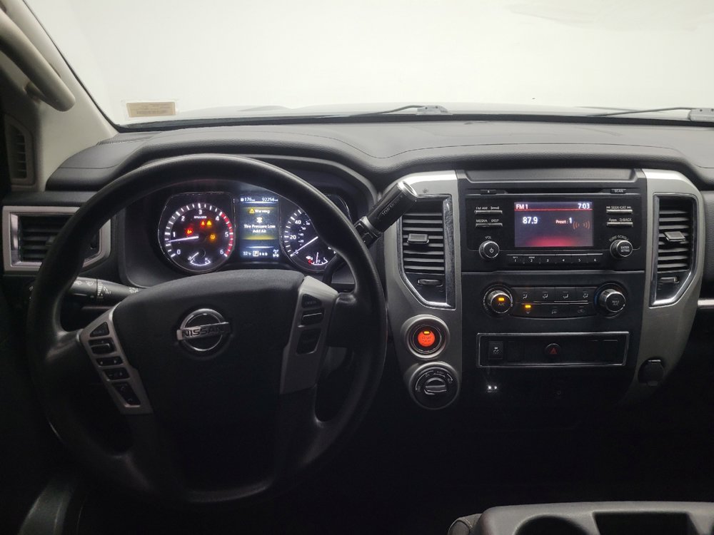 Used 2017 Nissan Titan SV image 22
