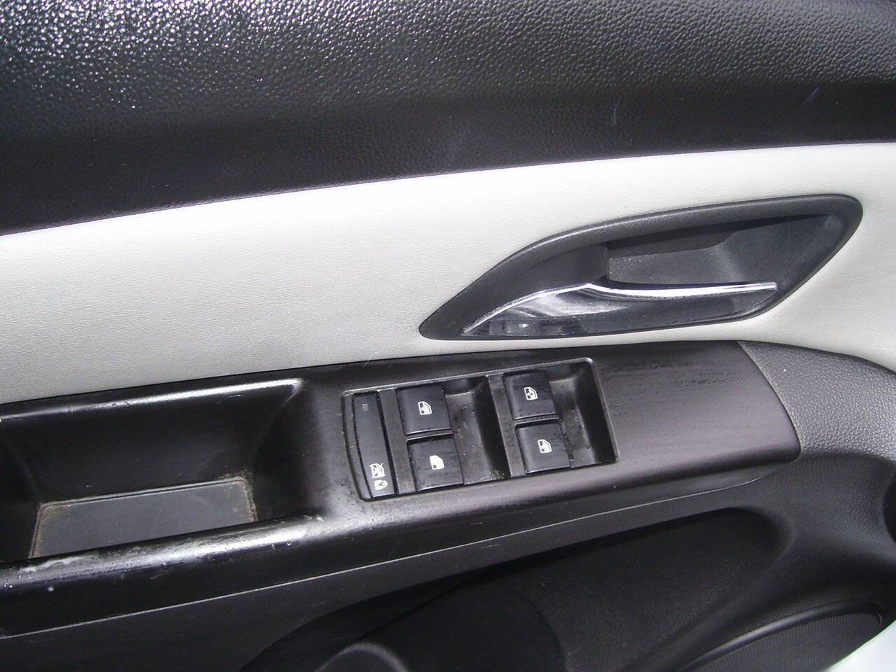 Used 2011 Chevrolet Cruze LS w/ Connectivity Package image 13