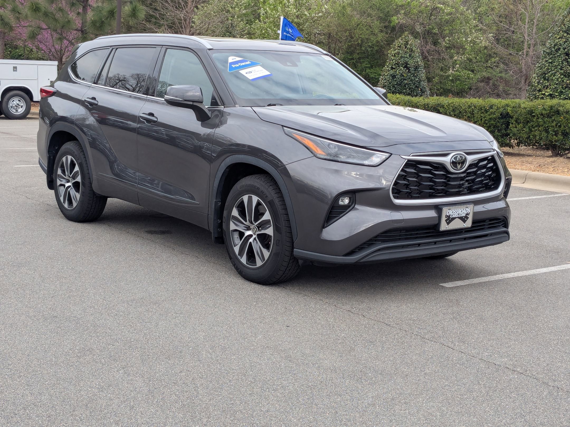 Used 2022 Toyota Highlander XLE image 1