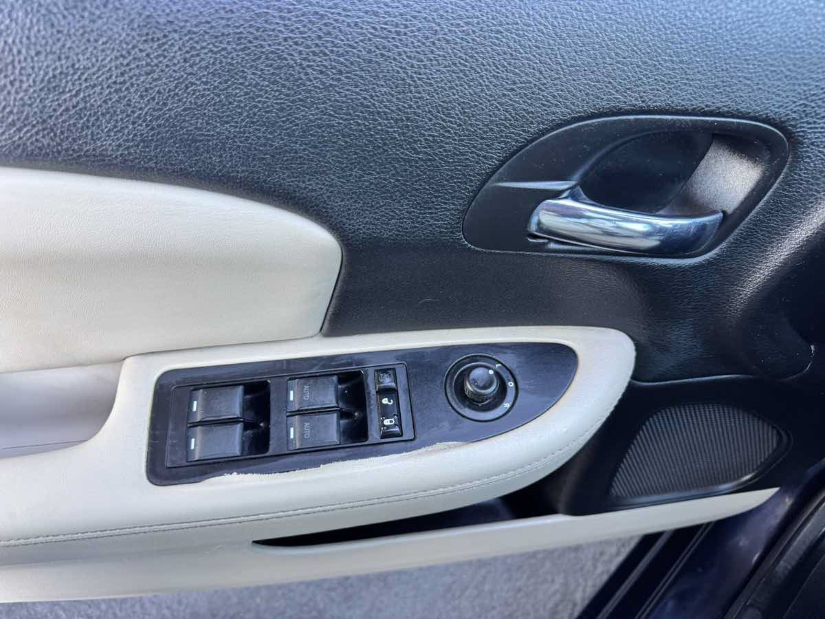 Used 2012 Chrysler 200 Limited FWD image 38