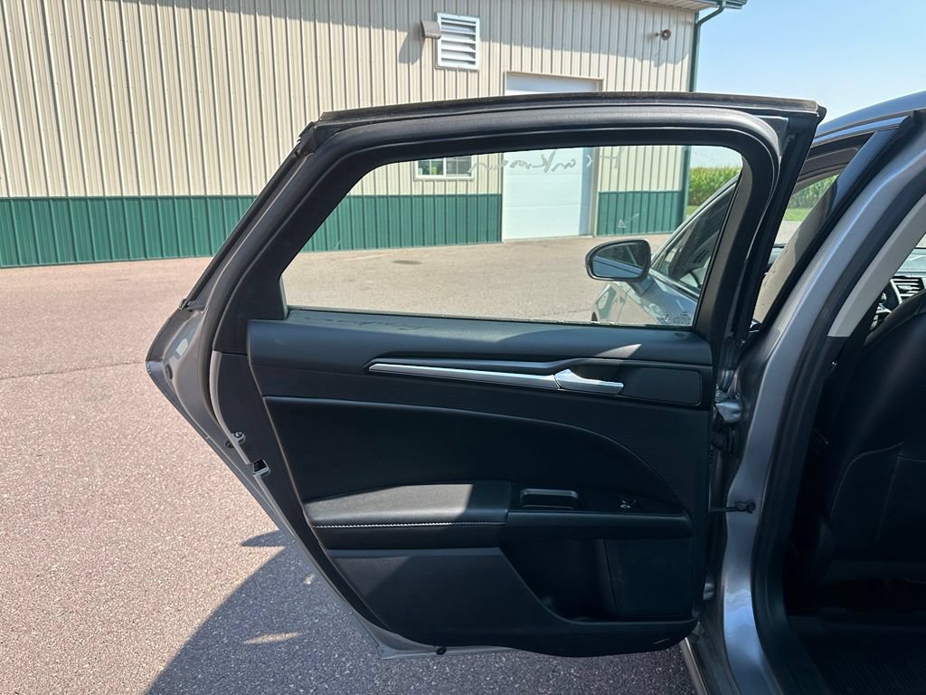 Used 2020 Ford Fusion Energi Titanium FWD image 22