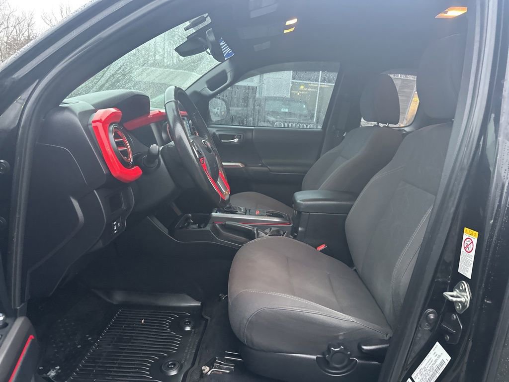 Used 2018 Toyota Tacoma TRD Sport w/ Technology Package image 13