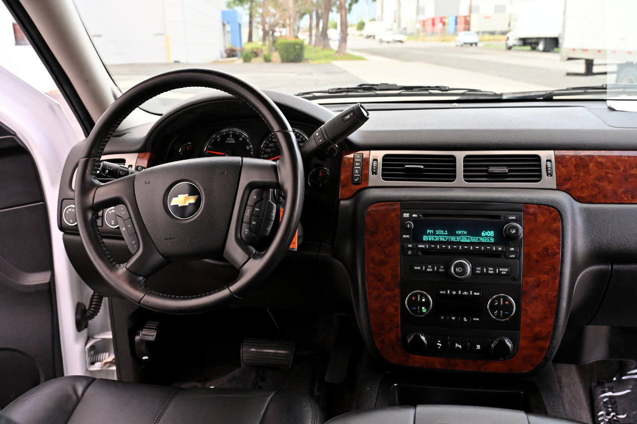 Used 2010 Chevrolet Tahoe LT w/ Luxury Package image 18