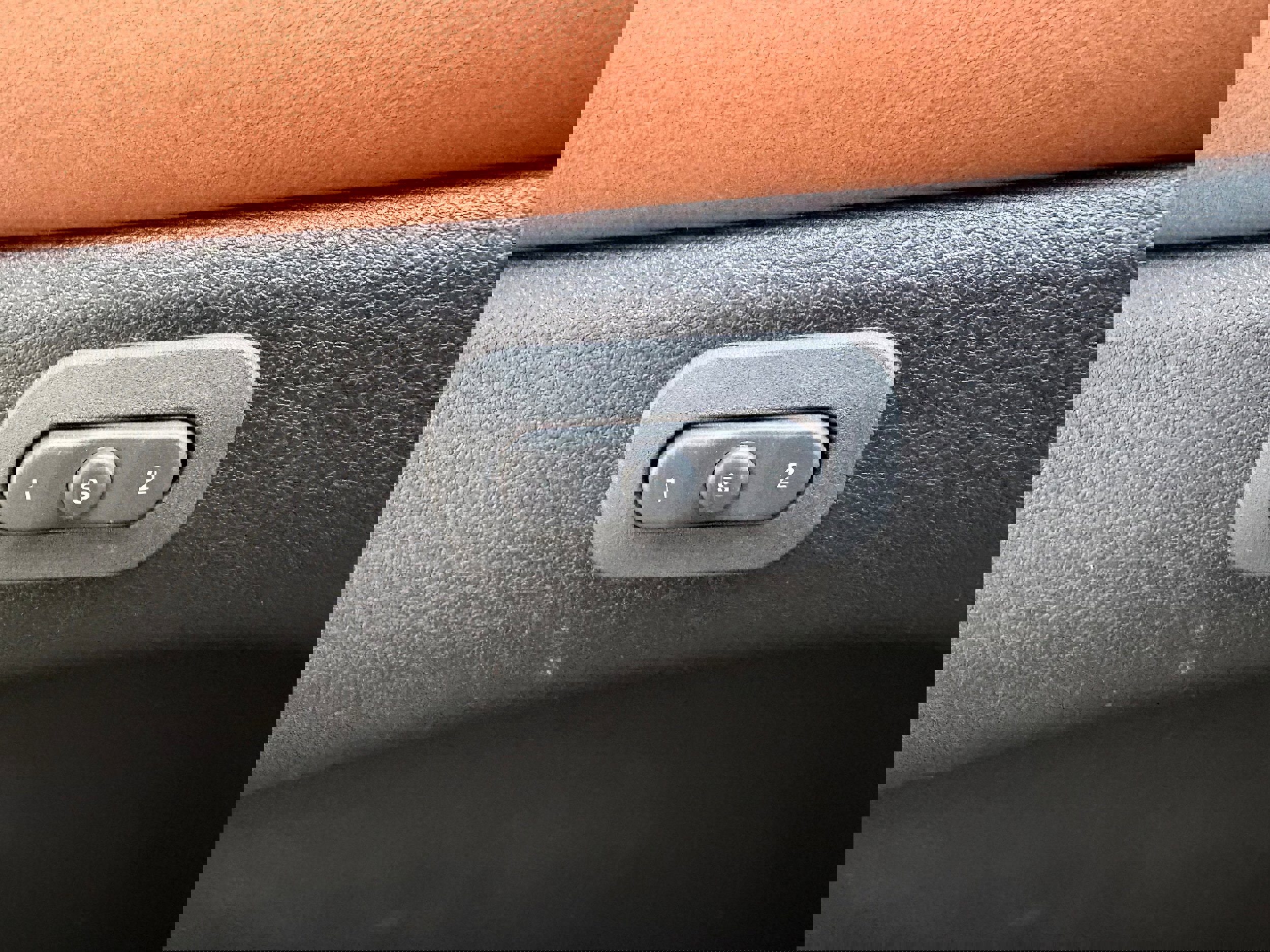 Used 2012 Jeep Grand Cherokee Overland image 32