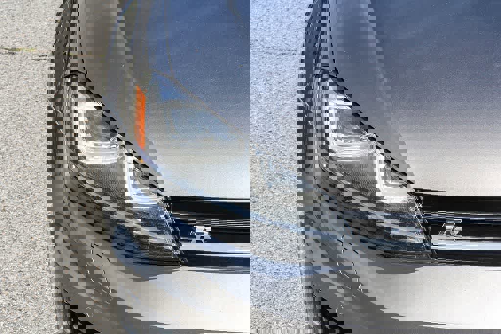 Used 2017 Volkswagen Golf R 4-Door image 5