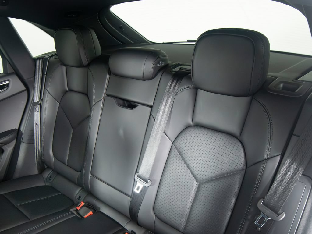 Certified 2026 Porsche Macan S AWD/4WD image 40
