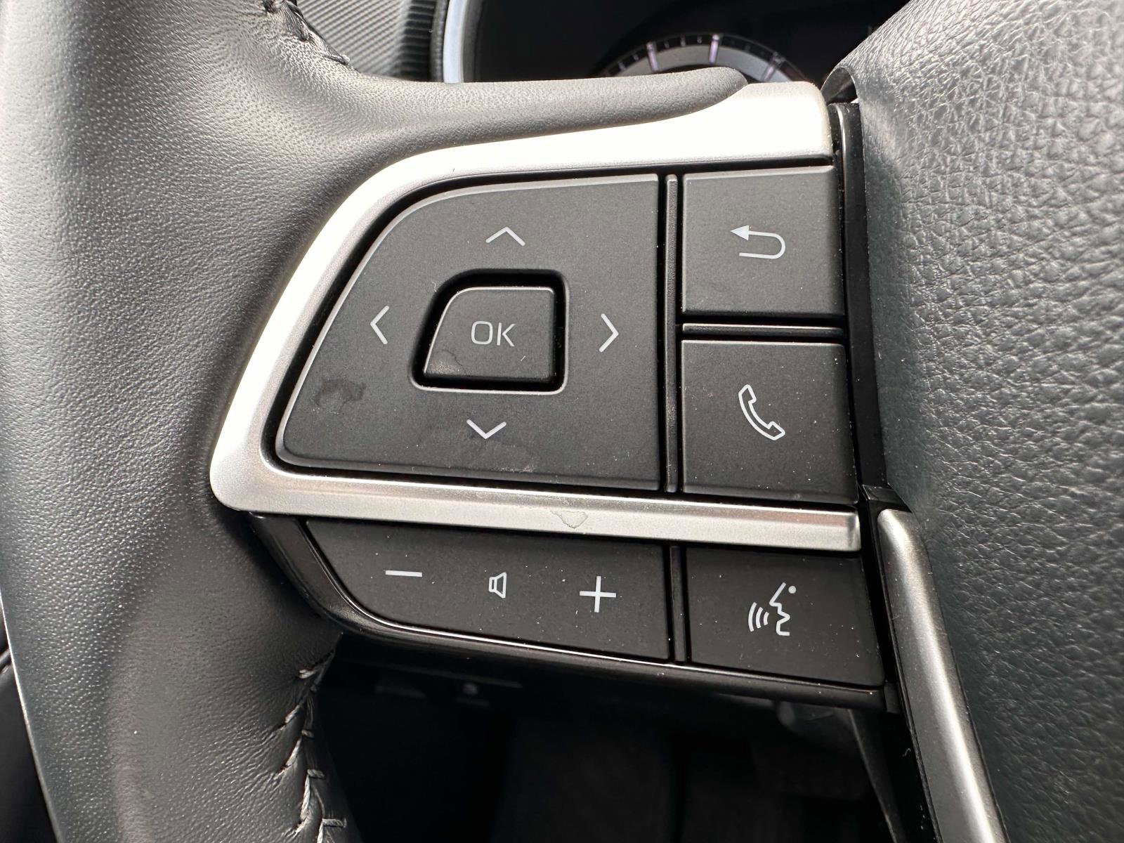 Used 2023 Toyota Highlander XSE AWD/4WD image 19