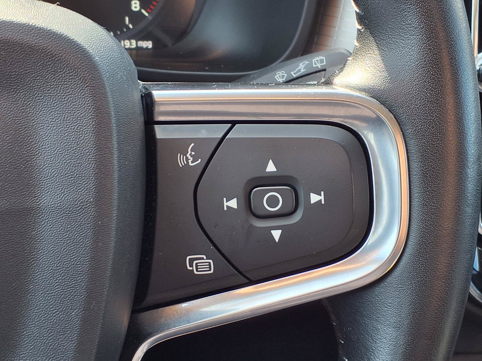 Used 2019 Volvo XC40 T5 Momentum AWD/4WD image 27