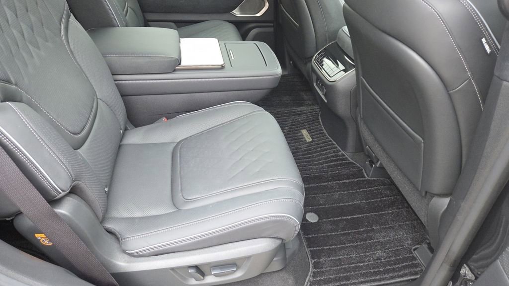 New 2026 INFINITI QX80 Autograph w/ Premium Cargo Package image 32