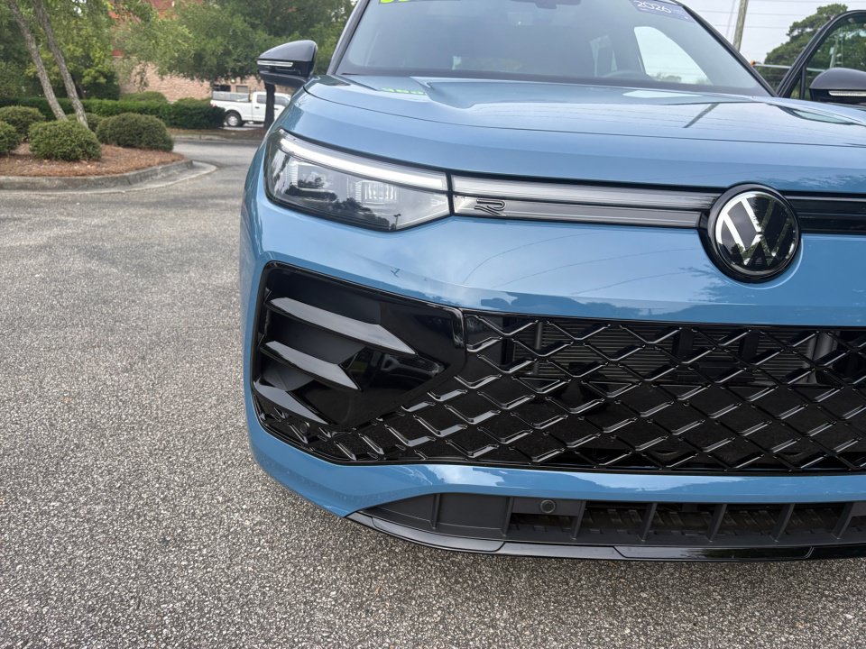 Certified 2026 Volkswagen Tiguan SE R-Line AWD/4WD image 24