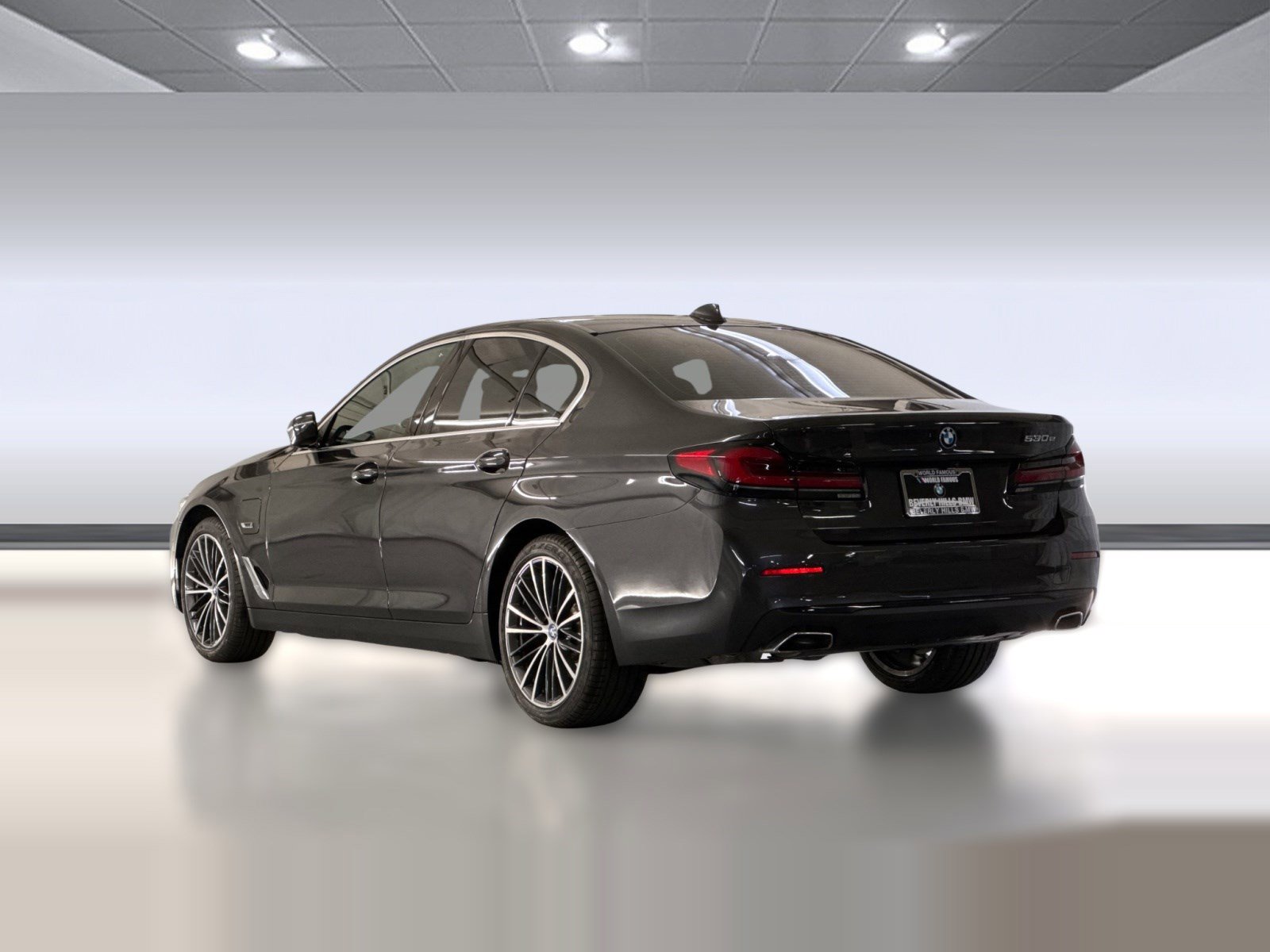 Used 2023 BMW 530e w/ Convenience Package image 3
