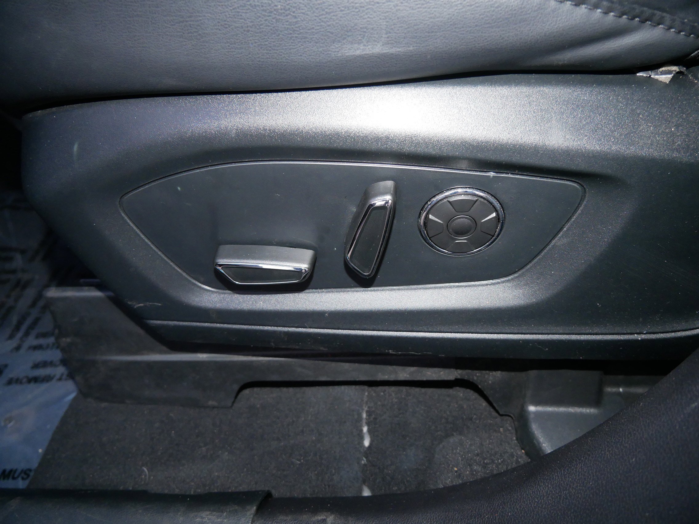 Certified 2020 Ford Explorer Platinum w/ Premium Technology Package image 19