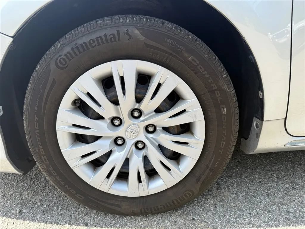 Used 2012 Toyota Camry LE FWD image 30
