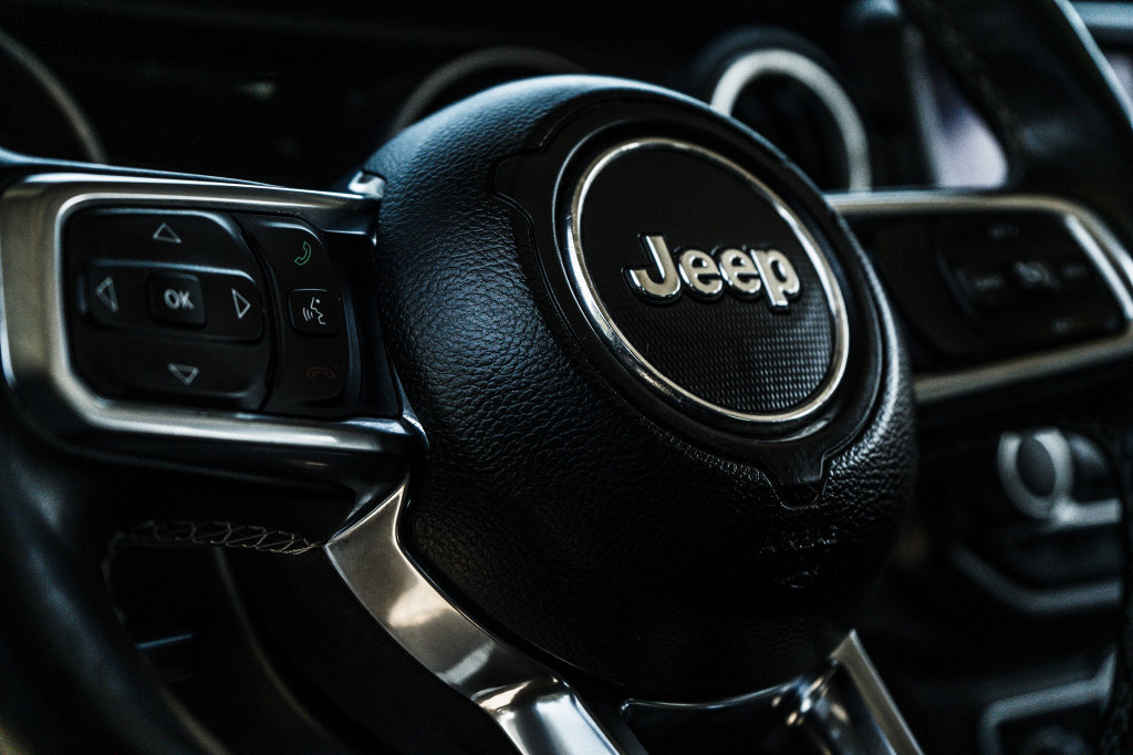Used 2018 Jeep Wrangler Unlimited Sahara w/ Uconnect 4C Nav & Sound Group AWD/4WD image 26