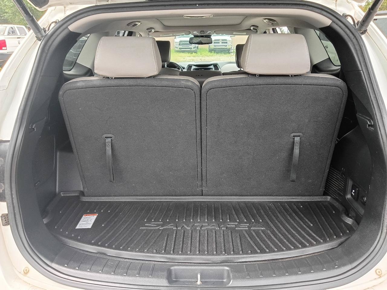 Used 2017 Hyundai Santa Fe FWD image 25