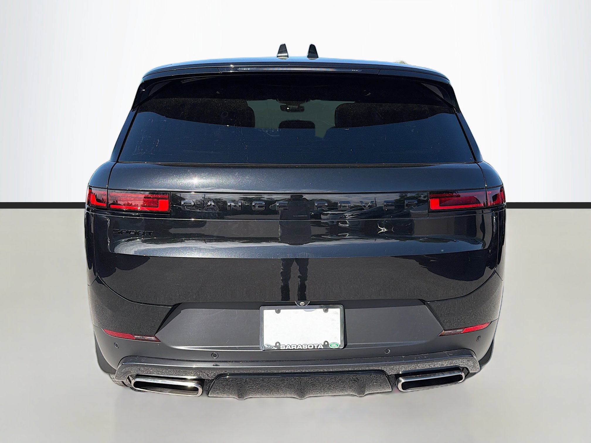 Used 2024 Land Rover Range Rover Sport SE image 4