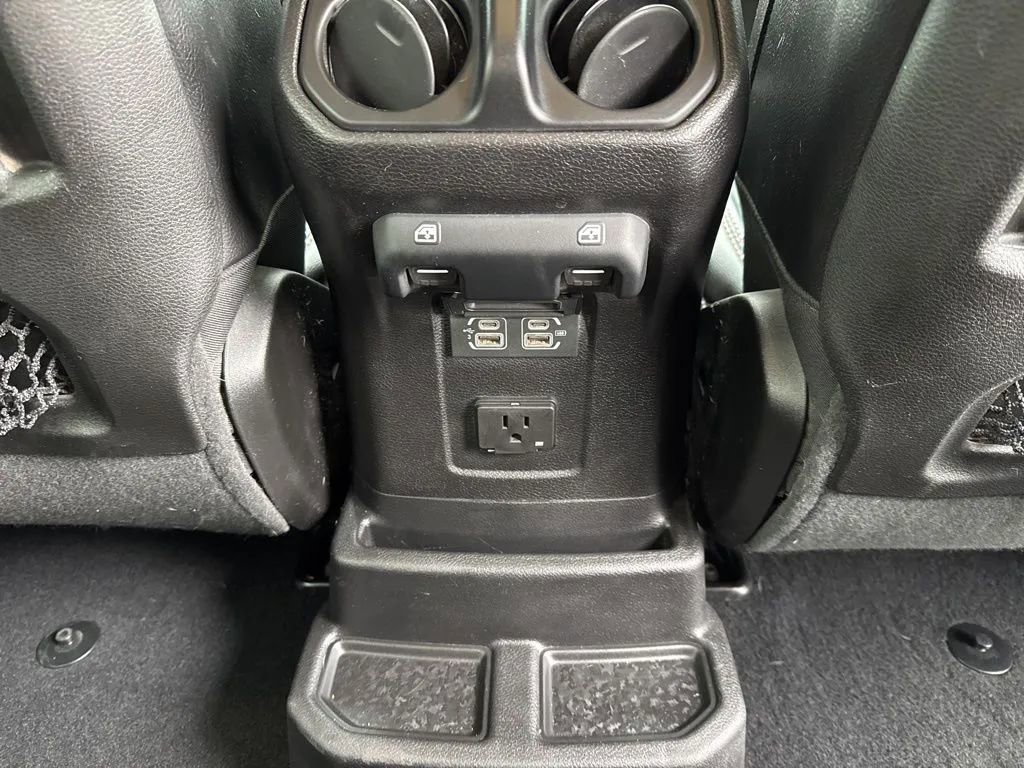 Used 2019 Jeep Wrangler Unlimited Rubicon w/ Dual Top Group AWD/4WD image 24