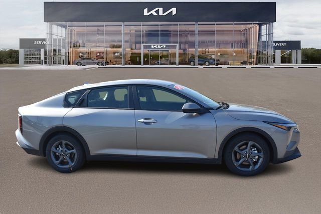 New 2026 Kia K4 LXS image 2
