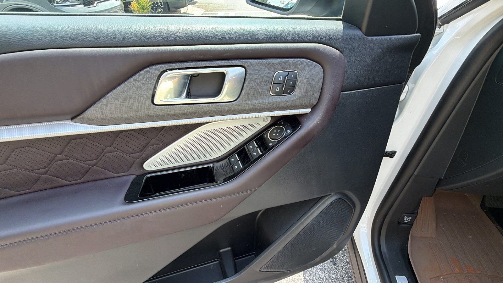 Used 2025 Ford Explorer Platinum w/ Ultimate Package RWD image 15