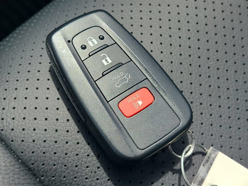 Used 2025 Toyota RAV4 XLE w/ Convenience Package FWD image 22