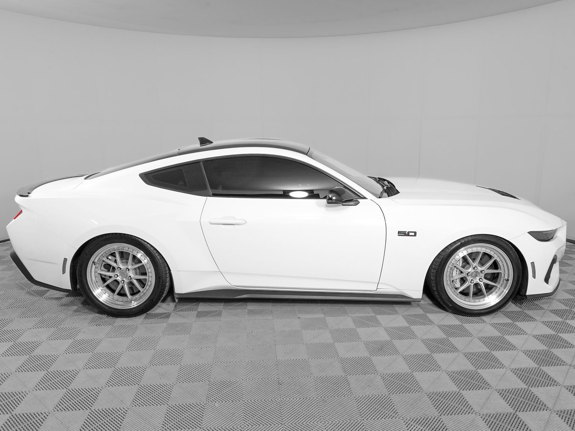 Used 2024 Ford Mustang GT Premium RWD image 3