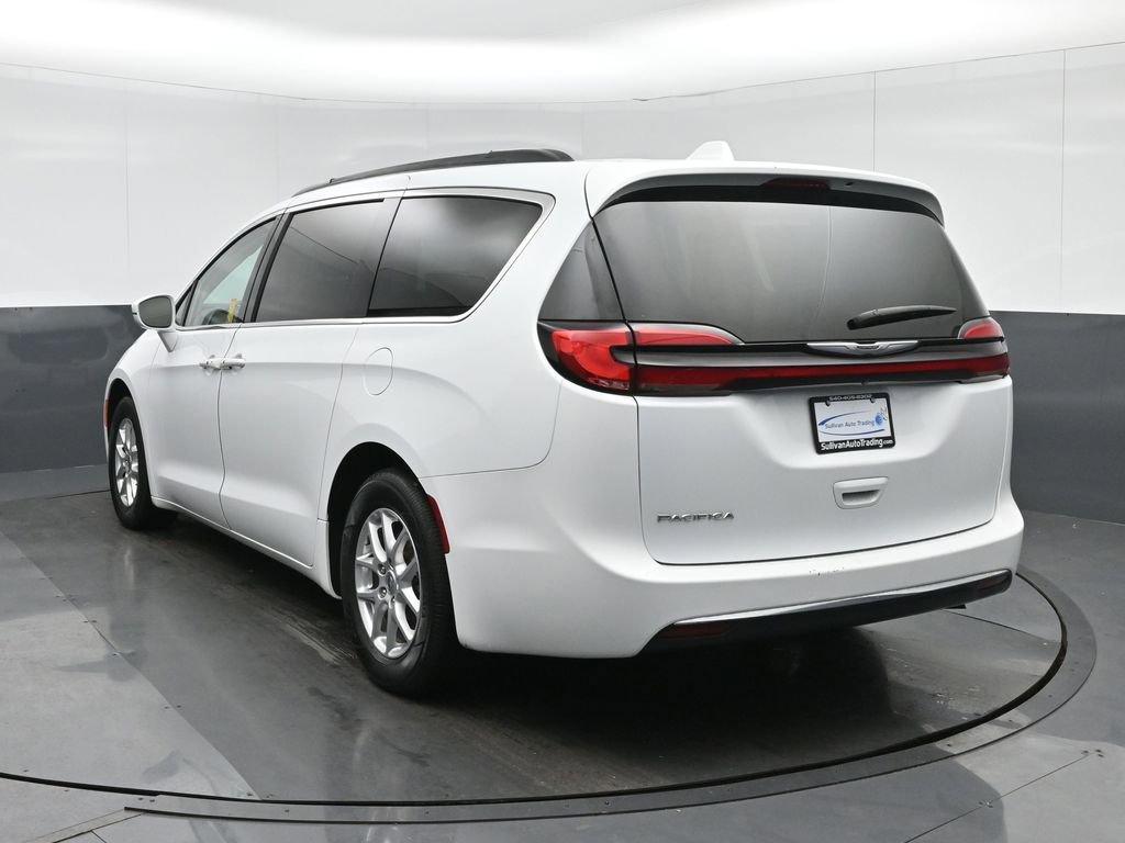Used 2022 Chrysler Pacifica Touring-L image 5