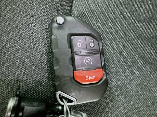 Used 2024 Jeep Wrangler Unlimited Sahara AWD/4WD image 17