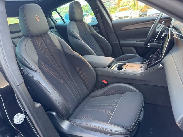 Used 2025 Maserati Grecale Folgore image 17