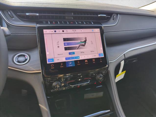 New 2025 Jeep Grand Cherokee Limited w/ Black Appearance Package image 13