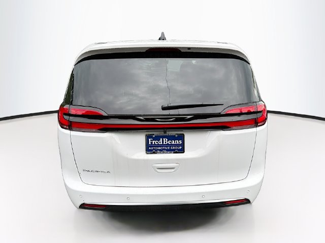 New 2027 Chrysler Pacifica Select FWD image 6