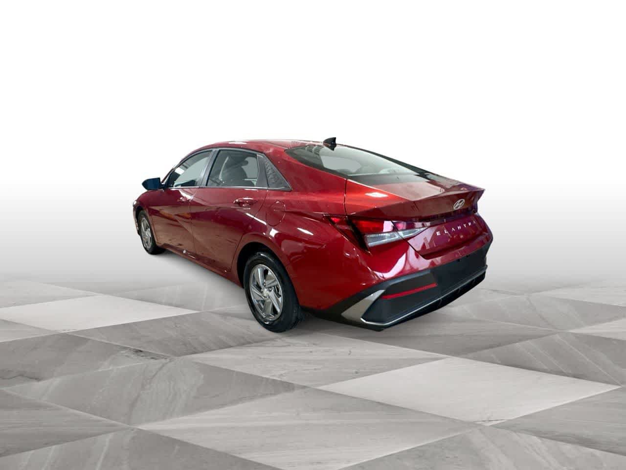 Used 2025 Hyundai Elantra SE FWD image 6