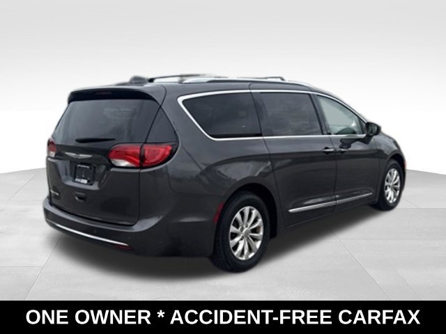 Used 2018 Chrysler Pacifica Touring-L w/ Premium Audio Group FWD image 6