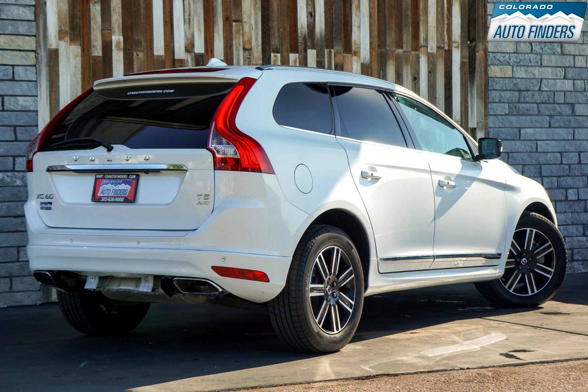 Used 2017 Volvo XC60 T5 Dynamic w/ Advanced Package image 7