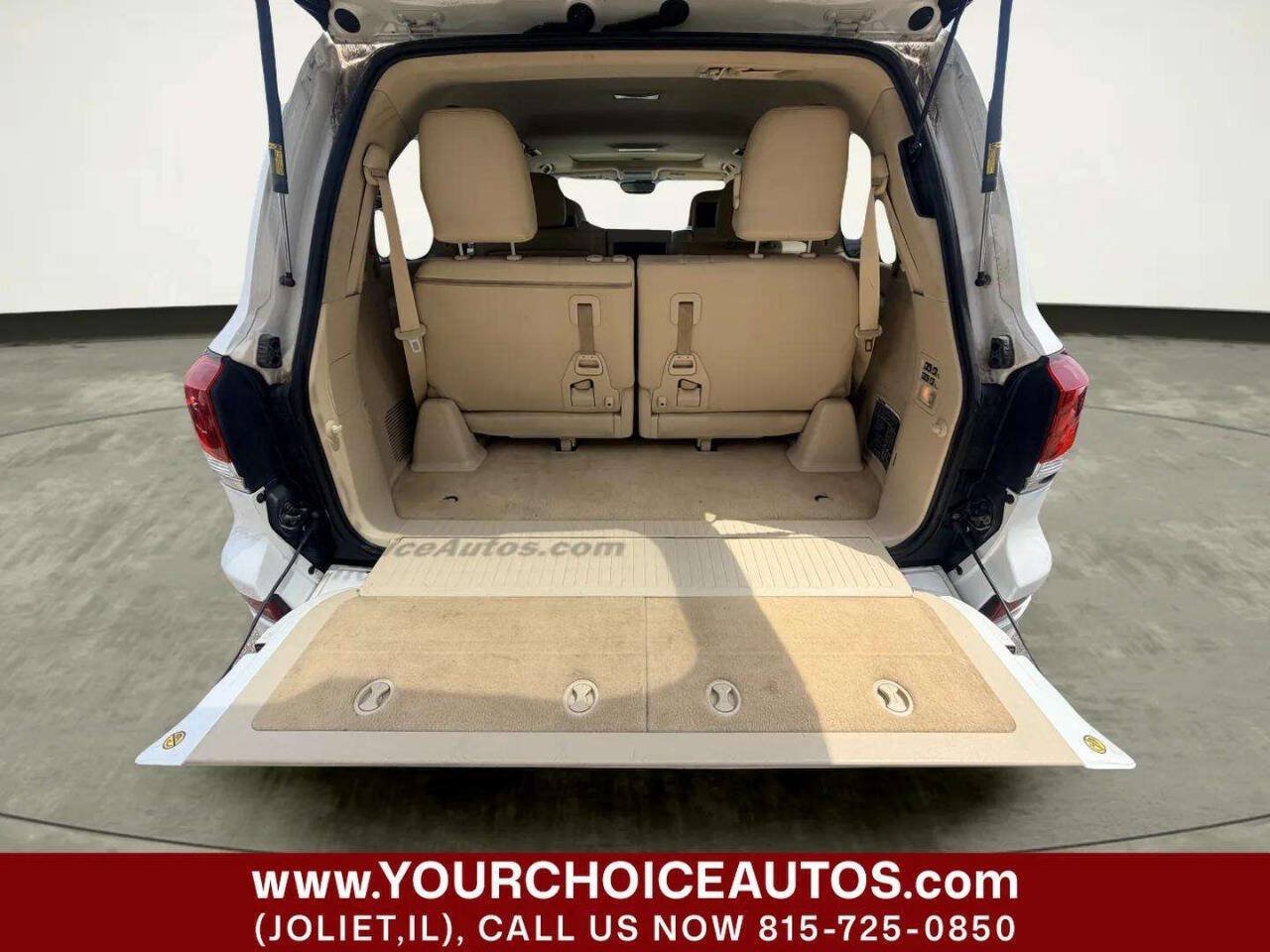Used 2013 Lexus LX 570 4WD w/ Luxury Pkg image 6