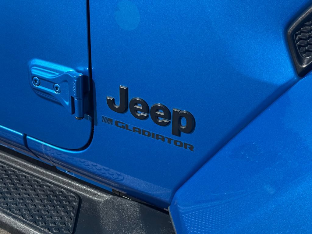 Used 2023 Jeep Gladiator Overland AWD/4WD image 17