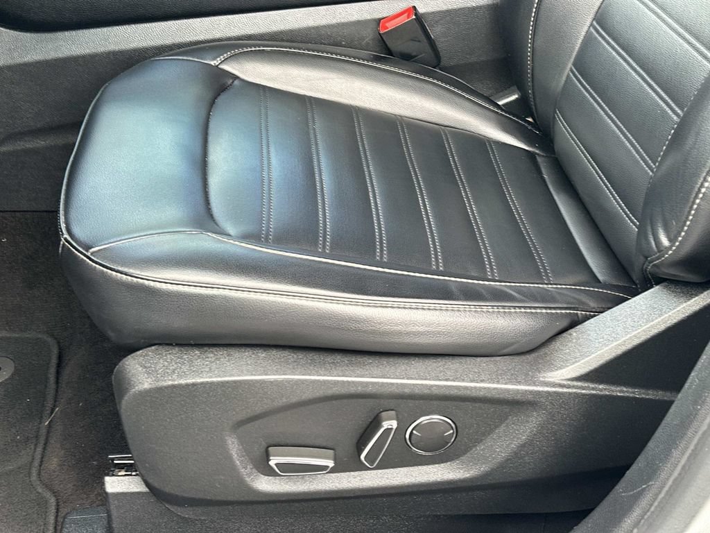 Used 2019 Ford Edge SEL w/ Equipment Group 201A FWD image 17