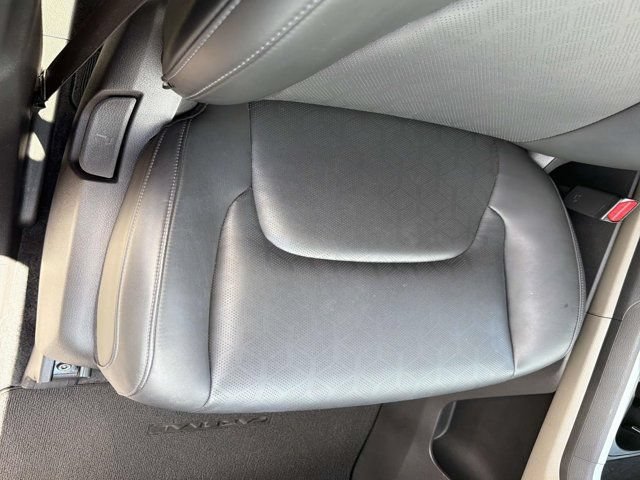 Used 2025 Kia Carnival FWD image 15