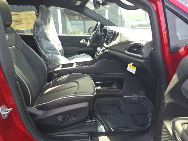 New 2026 Chrysler Pacifica Limited w/ S Appearance Package image 31