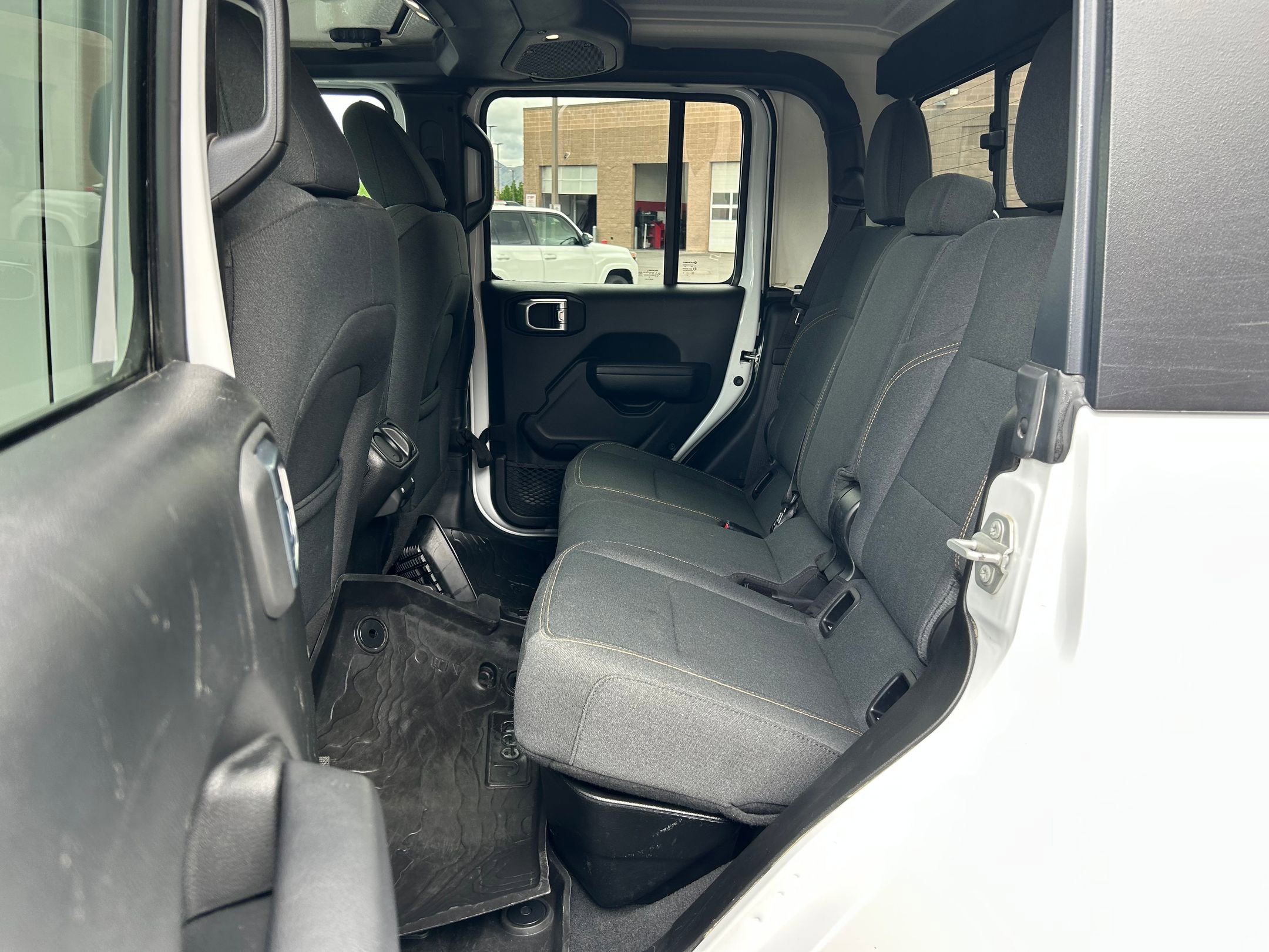 Used 2024 Jeep Gladiator Sport AWD/4WD image 25
