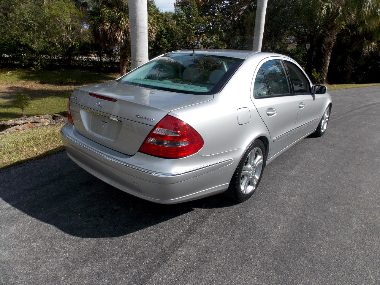 Used 2005 Mercedes-Benz E 500 4MATIC Sedan image 3