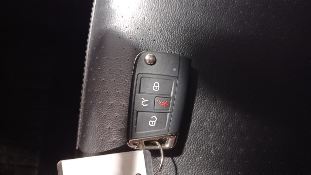 Used 2020 Volkswagen Tiguan SE w/ Panoramic Sunroof Package image 10