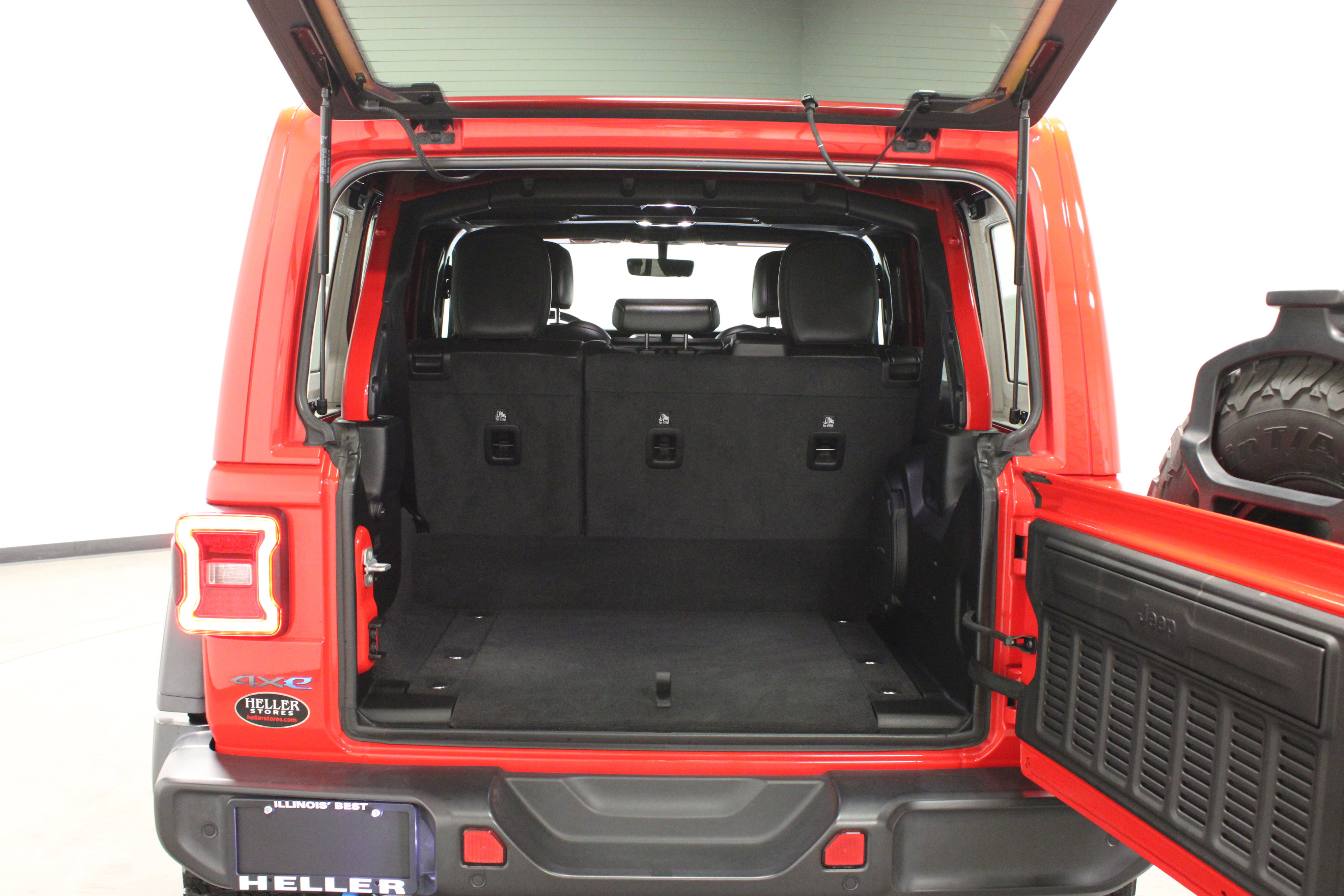 Used 2023 Jeep Wrangler Unlimited Rubicon 4xe w/ Safety Group AWD/4WD image 13
