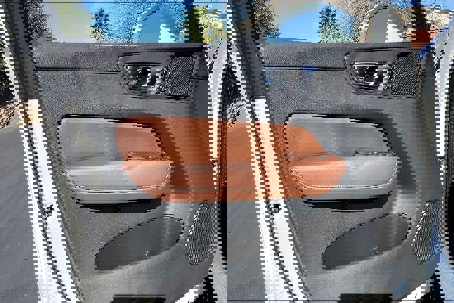 Used 2023 Volvo XC60 T8 Plus image 26