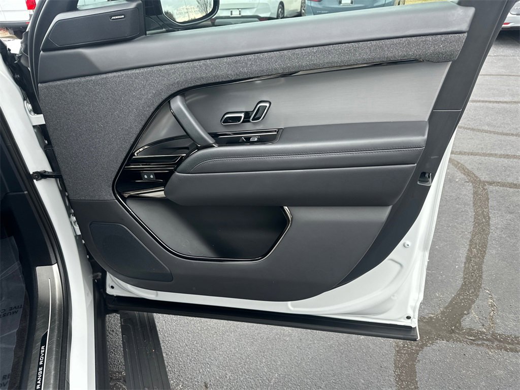 Used 2023 Land Rover Range Rover Sport SE Dynamic image 14