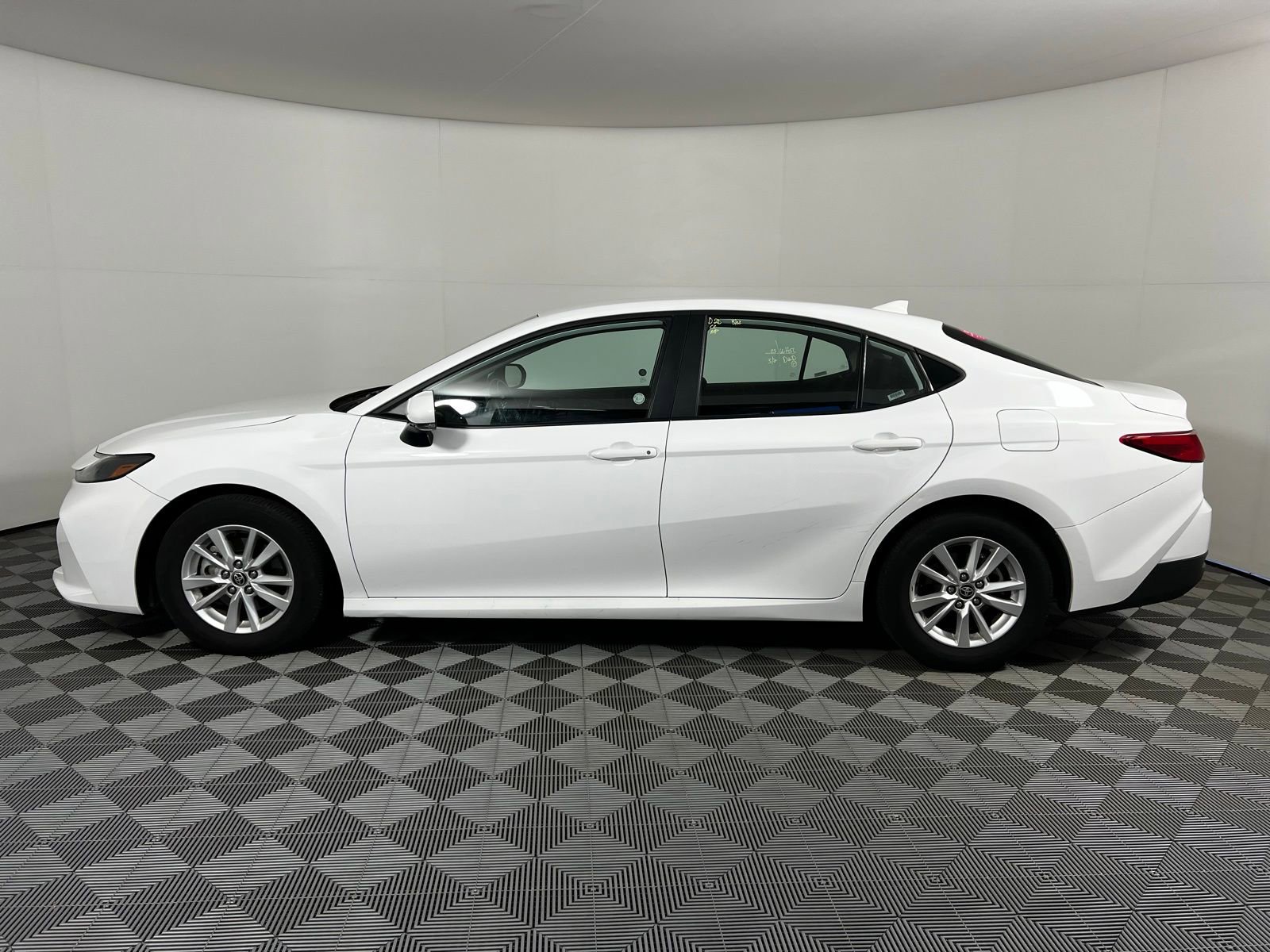 Used 2025 Toyota Camry LE image 8