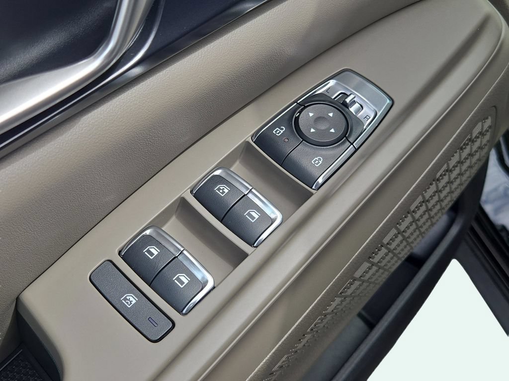 Certified 2025 Kia Carnival FWD image 17