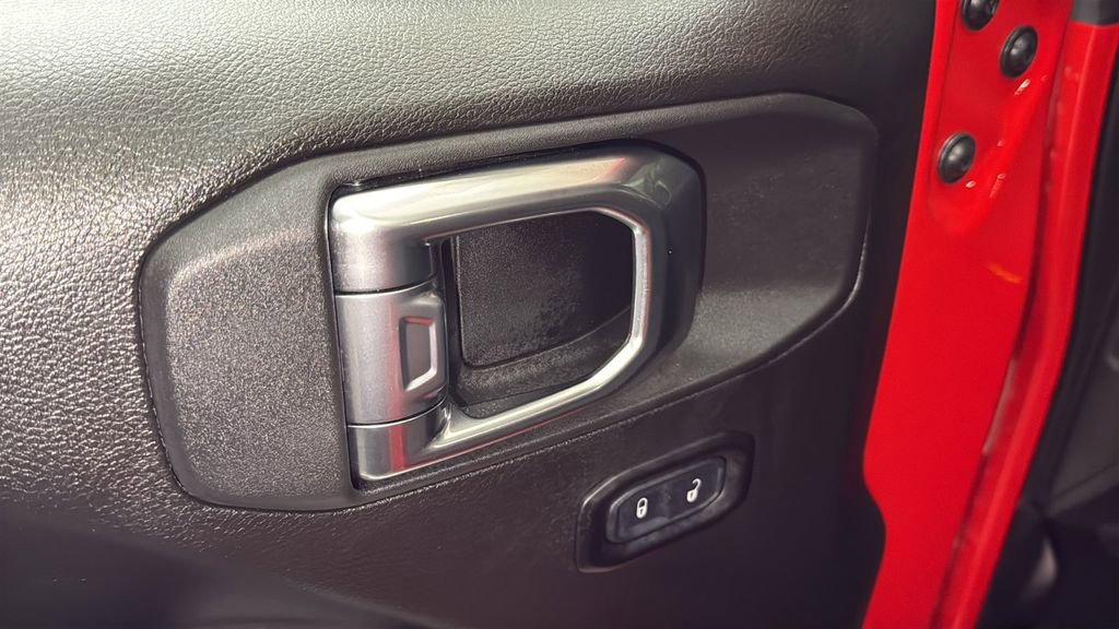 Used 2025 Jeep Wrangler Sport image 21