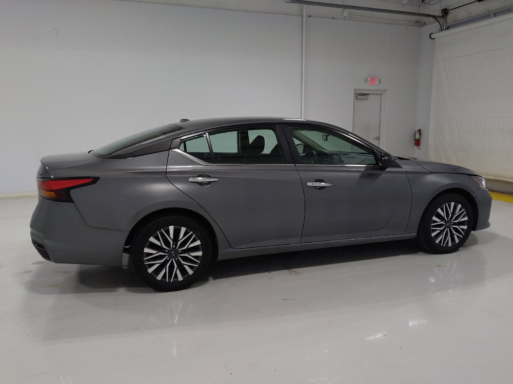 Used 2024 Nissan Altima 2.5 SV FWD image 10
